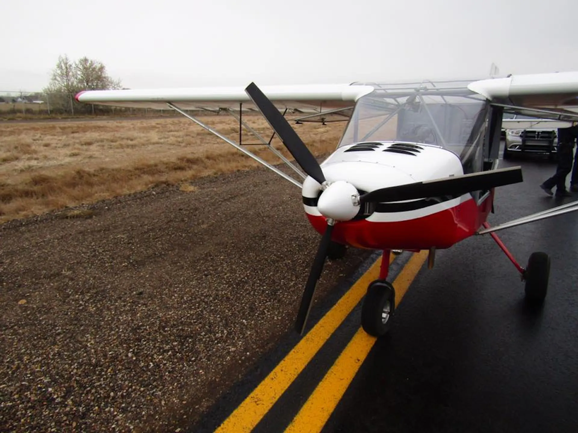 Afbeelding van Pubers stelen vliegtuig en maken joyride door de wolken