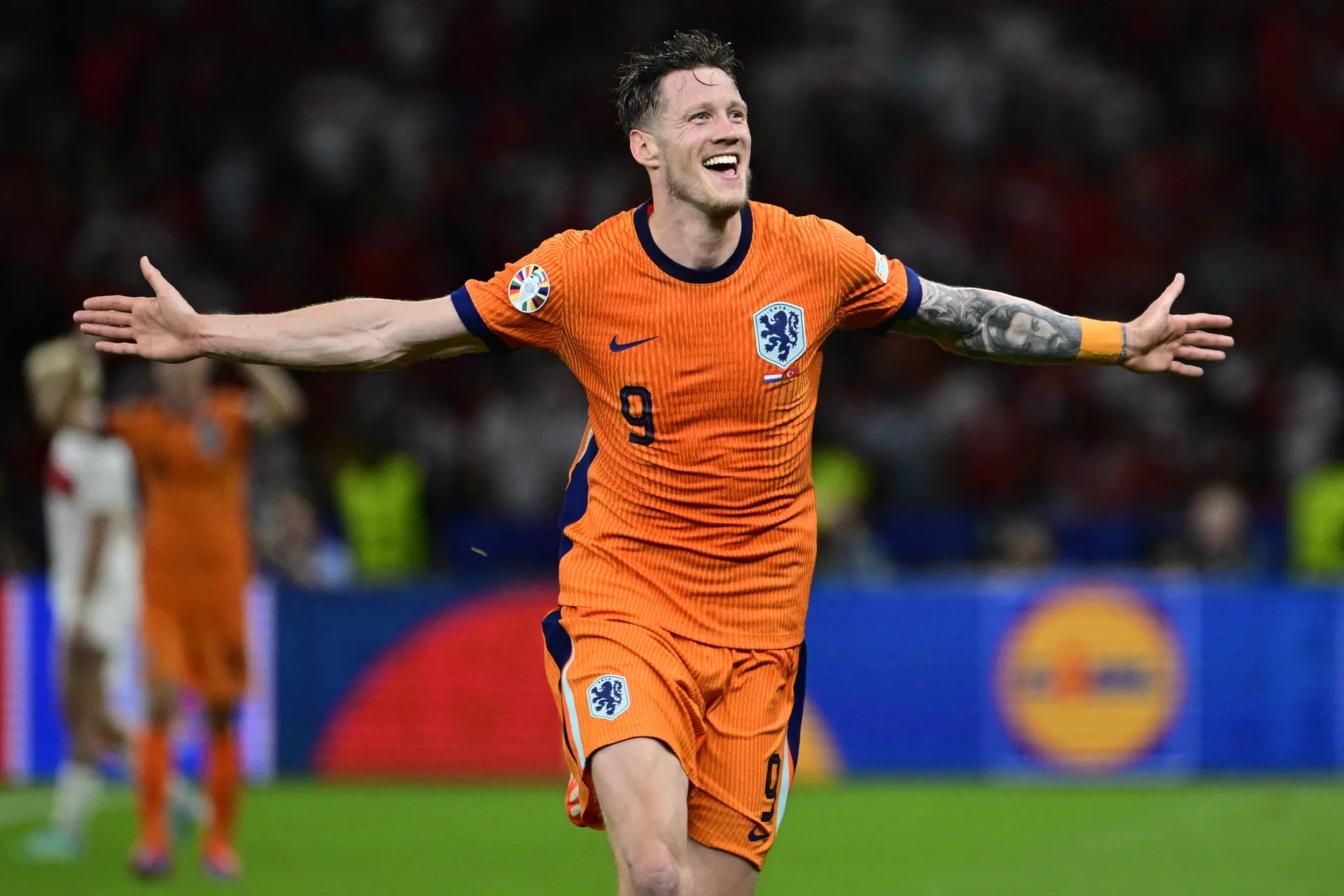 Afbeelding van Wout Weghorst leeft in Nederlands elftal zijn jongensdroom: ‘Toen biggelden de tranen over mijn wangen’