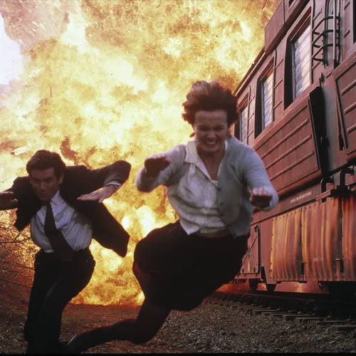 Wat heeft Dominic Seldis te maken met het lied GoldenEye?