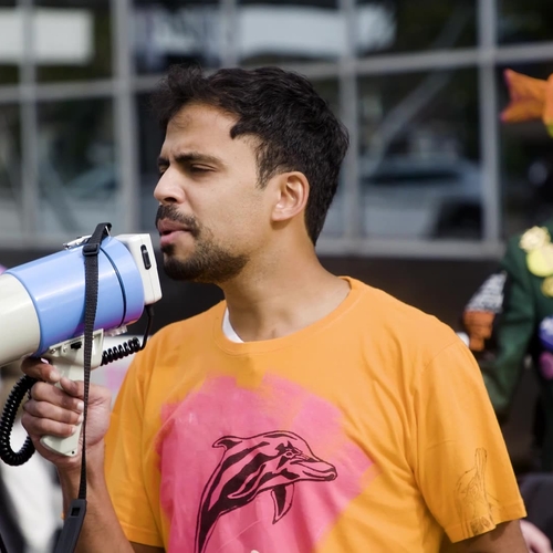 Aaron (31) is klimaatactivist: ‘Ik vind het belangrijk het recht op demonstratie te gebruiken' | Voorvechters