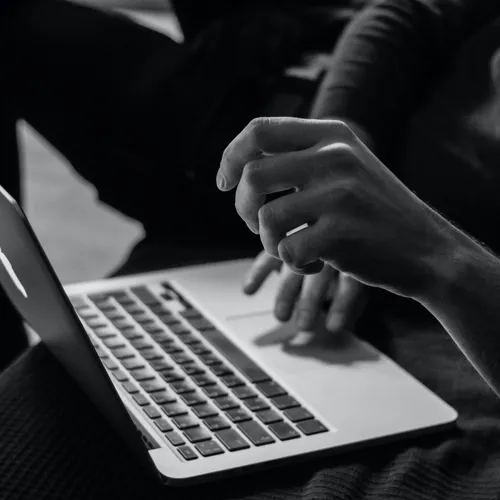 Weerhoudt online intimidatie vrouwen om de politiek in te gaan?