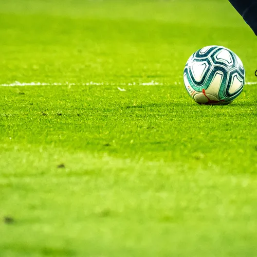 Hoe maken we een einde aan homofobie in de voetbalwereld?