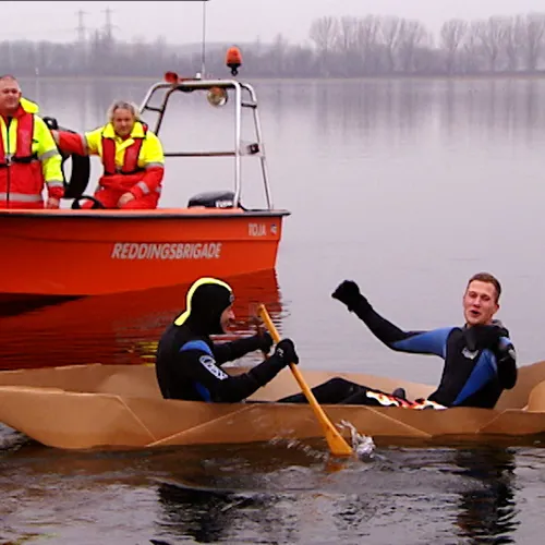 Varen in een papieren bootje - Proefkonijnen | Oud Goud