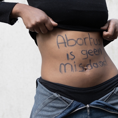 Abortus is geen misdaad: 'Veel mensen onderschatten hoe kwetsbaar het recht op abortus in Nederland is’