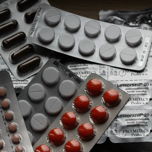 Afbeelding van Wat is het verschil tussen medicijnen en drugs?