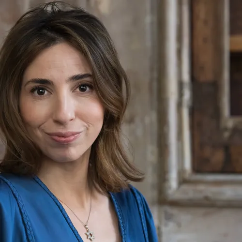 Natascha van Weezel over intergenerationeel trauma: 'Ik heb de angst in de ogen van mijn grootouders gezien'