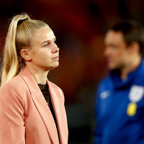 Kika van Es over druk bij Oranje Leeuwinnen: ‘Ik heb er echt last van gehad’