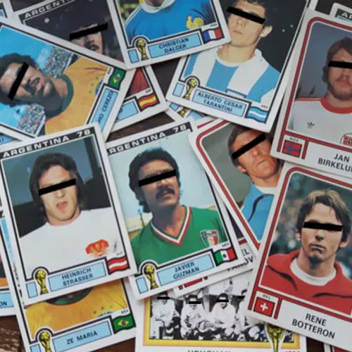 Je kan nu voetbalplaatjes sparen met criminelen erop