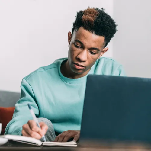 Op je dooie gemak je studieschuld aflossen; is dat wel zo’n slim idee?