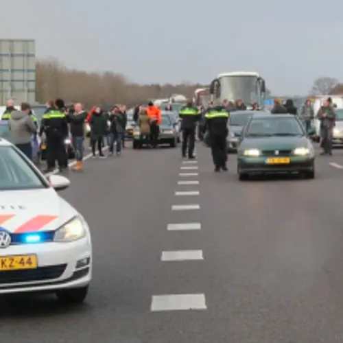 Snelwegblokkeerders Sinterklaasintocht moeten zich melden bij de politie