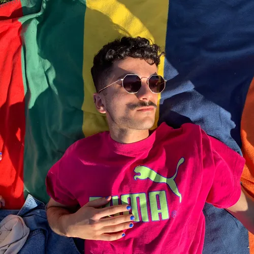 Hoe is het om op te groeien zonder queer representatie in de buurt?