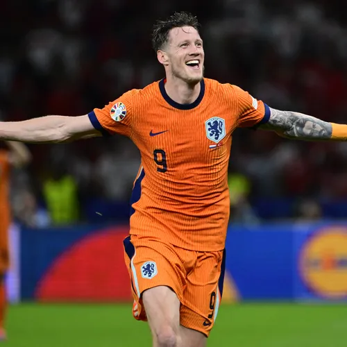 Wout Weghorst leeft in Nederlands elftal zijn jongensdroom: ‘Toen biggelden de tranen over mijn wangen’