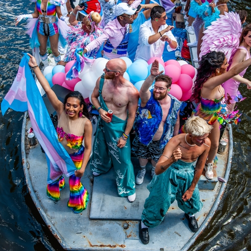 Hoe wordt er sinds 1966 verslag gedaan van Pride Amsterdam?