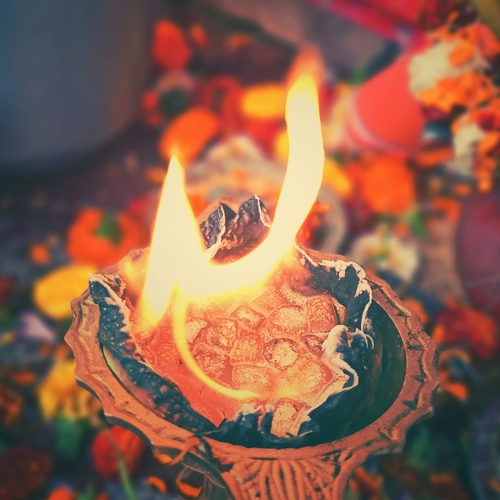 Hoe wordt de boeddhistische feestdag Vesakh gevierd?