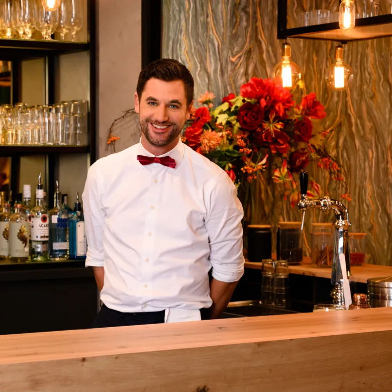 Afbeelding van Barman Victor is deze week voor het laatst te zien in First Dates