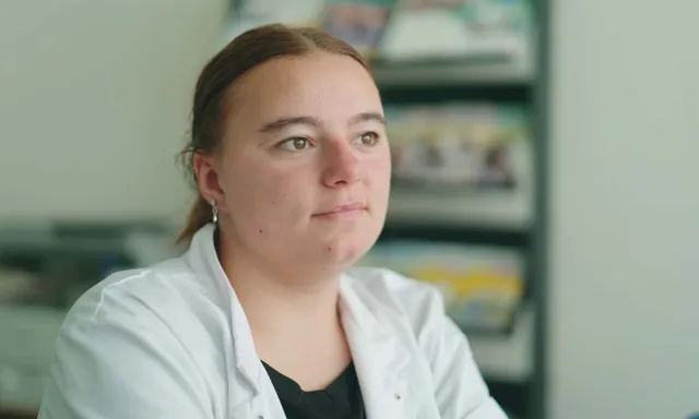 Afbeelding van Mandy draait overuren in de thuiszorg: 'Als je bij één iemand uitloopt, loop je overal uit'
